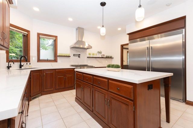 59 BRENTWOOD LANE, Appleton, WI 54915