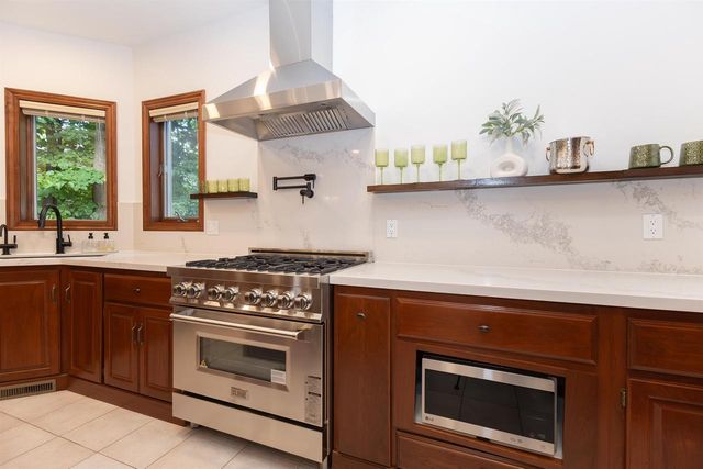 59 BRENTWOOD LANE, Appleton, WI 54915