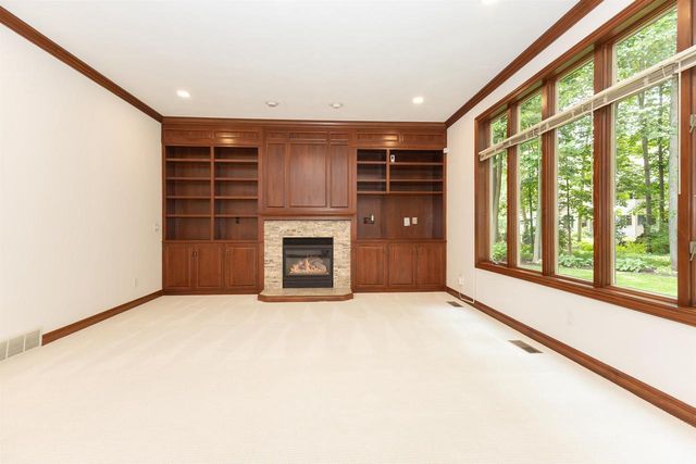 59 BRENTWOOD LANE, Appleton, WI 54915