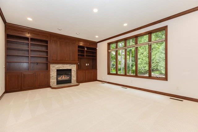 59 BRENTWOOD LANE, Appleton, WI 54915