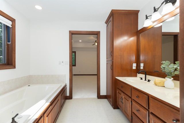 59 BRENTWOOD LANE, Appleton, WI 54915
