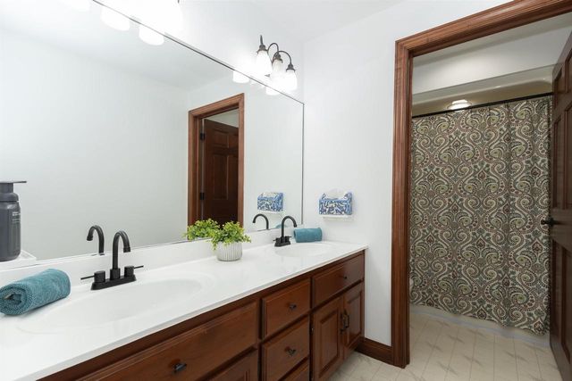 59 BRENTWOOD LANE, Appleton, WI 54915