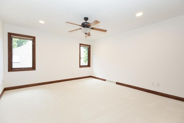 59 BRENTWOOD LANE, Appleton, WI 54915