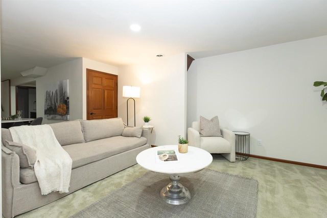 59 BRENTWOOD LANE, Appleton, WI 54915