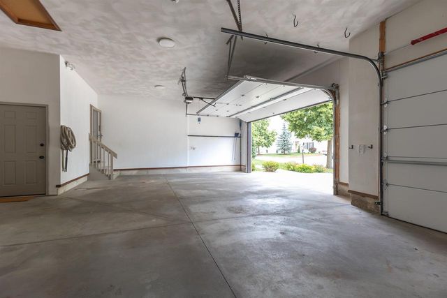 59 BRENTWOOD LANE, Appleton, WI 54915