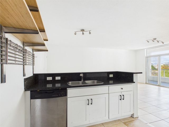 425 NE 30th St 404, Miami, FL 33137