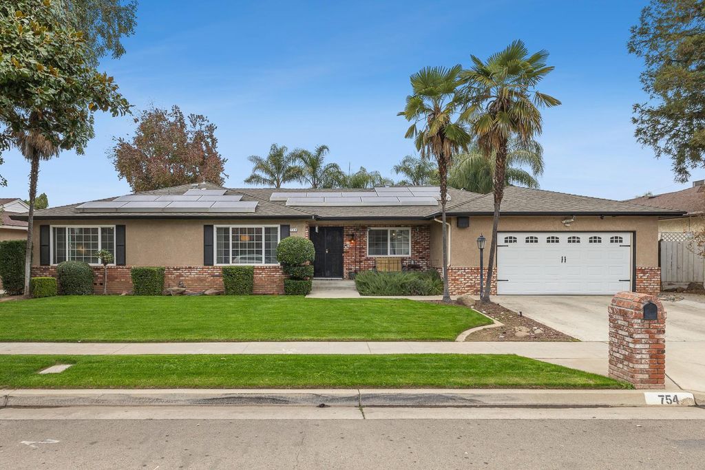754 E Spruce Avenue, Fresno, CA 93720