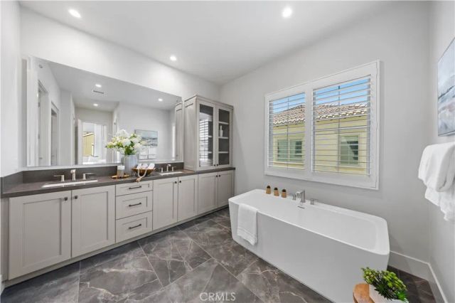 237 Pinnacle, Irvine, CA 92602