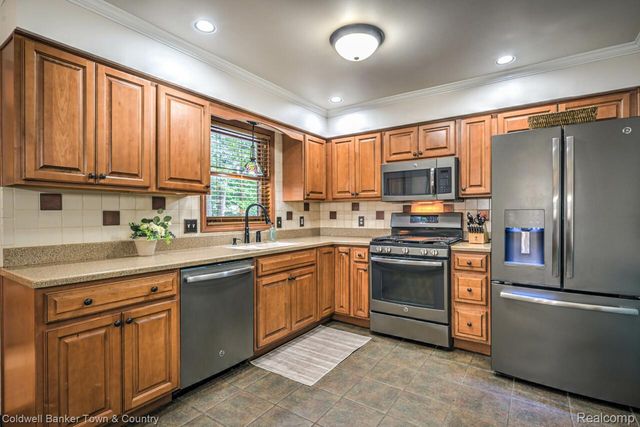 978 Oak Ridge Circle, Brighton, MI 48116