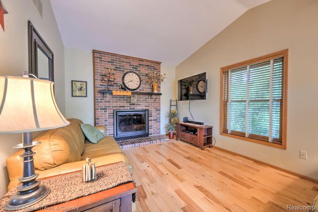 978 Oak Ridge Circle, Brighton, MI 48116