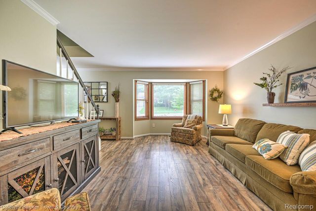 978 Oak Ridge Circle, Brighton, MI 48116