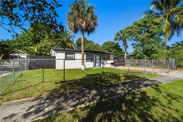 881 NW 34th Ave, Lauderhill, FL 33311