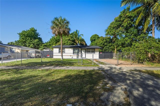 881 NW 34th Ave, Lauderhill, FL 33311