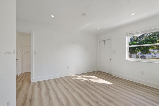 881 NW 34th Ave, Lauderhill, FL 33311