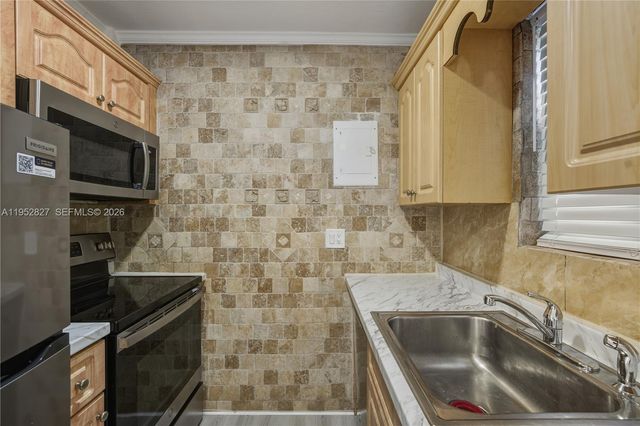 881 NW 34th Ave, Lauderhill, FL 33311