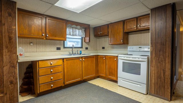 951 Aa Highway, Alton, MO 65606