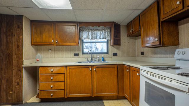 951 Aa Highway, Alton, MO 65606