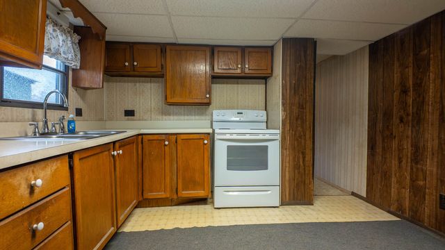 951 Aa Highway, Alton, MO 65606