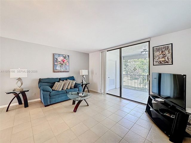 7331 NW 18th St 202, Margate, FL 33063