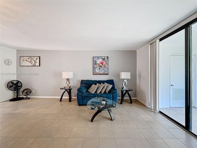 7331 NW 18th St 202, Margate, FL 33063