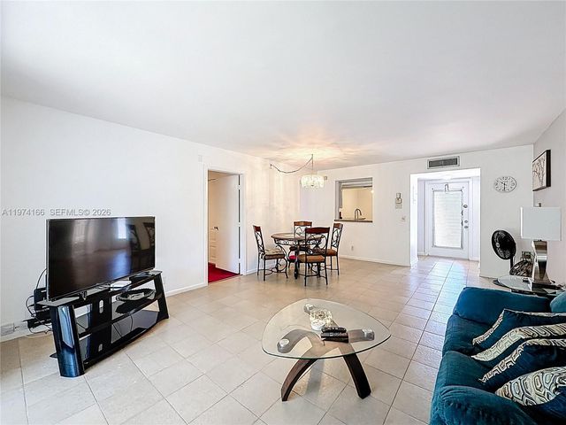 7331 NW 18th St 202, Margate, FL 33063