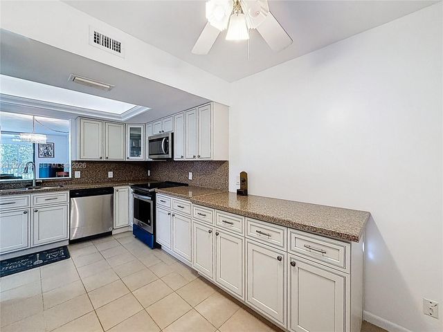 7331 NW 18th St 202, Margate, FL 33063