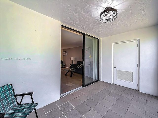 7331 NW 18th St 202, Margate, FL 33063