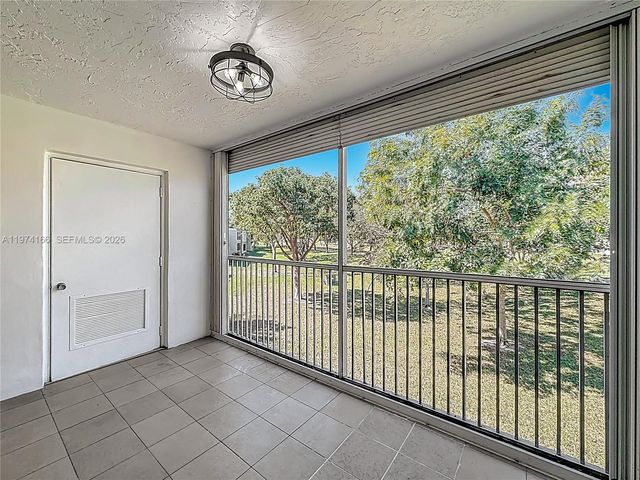 7331 NW 18th St 202, Margate, FL 33063