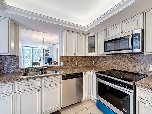 7331 NW 18th St 202, Margate, FL 33063