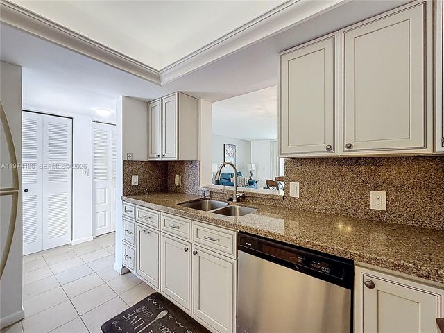 7331 NW 18th St 202, Margate, FL 33063