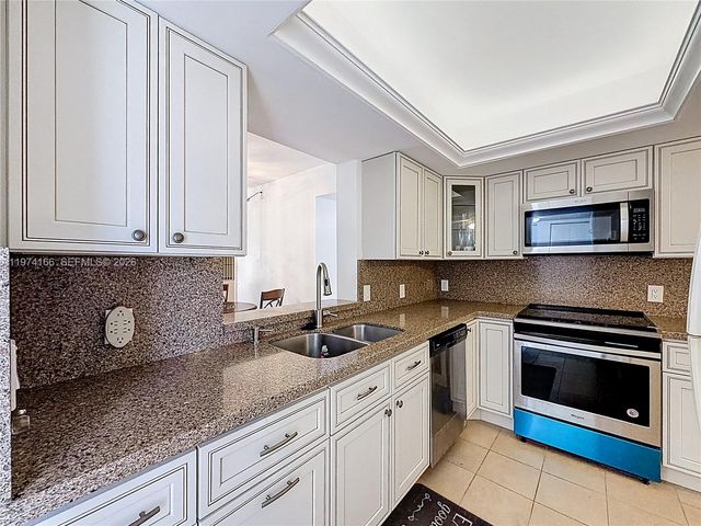 7331 NW 18th St 202, Margate, FL 33063