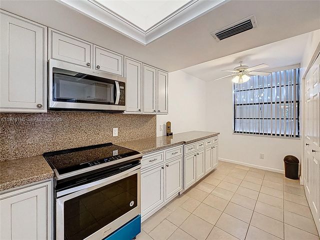 7331 NW 18th St 202, Margate, FL 33063