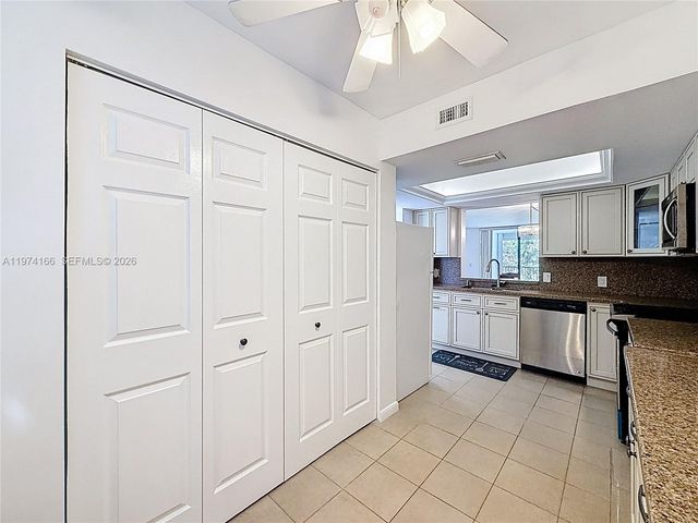 7331 NW 18th St 202, Margate, FL 33063