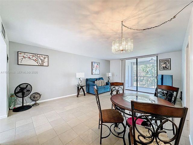 7331 NW 18th St 202, Margate, FL 33063