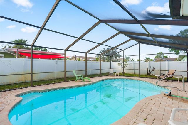 1768 HARBOR CIRCLE E, Largo, FL 33770