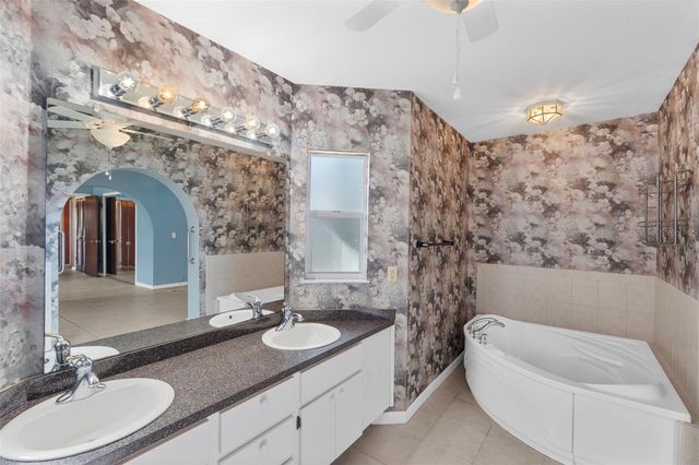 1768 HARBOR CIRCLE E, Largo, FL 33770