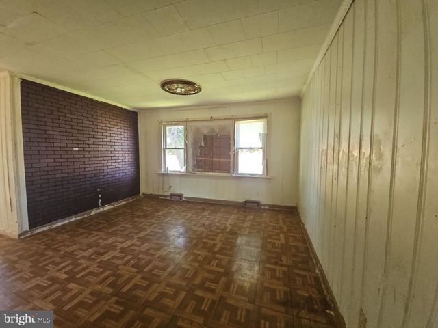 68 LAKESIDE DR, Bridgeton, NJ 08302