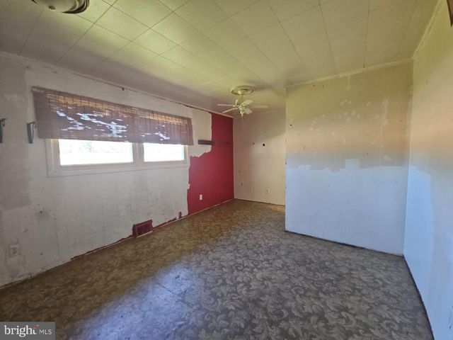 68 LAKESIDE DR, Bridgeton, NJ 08302