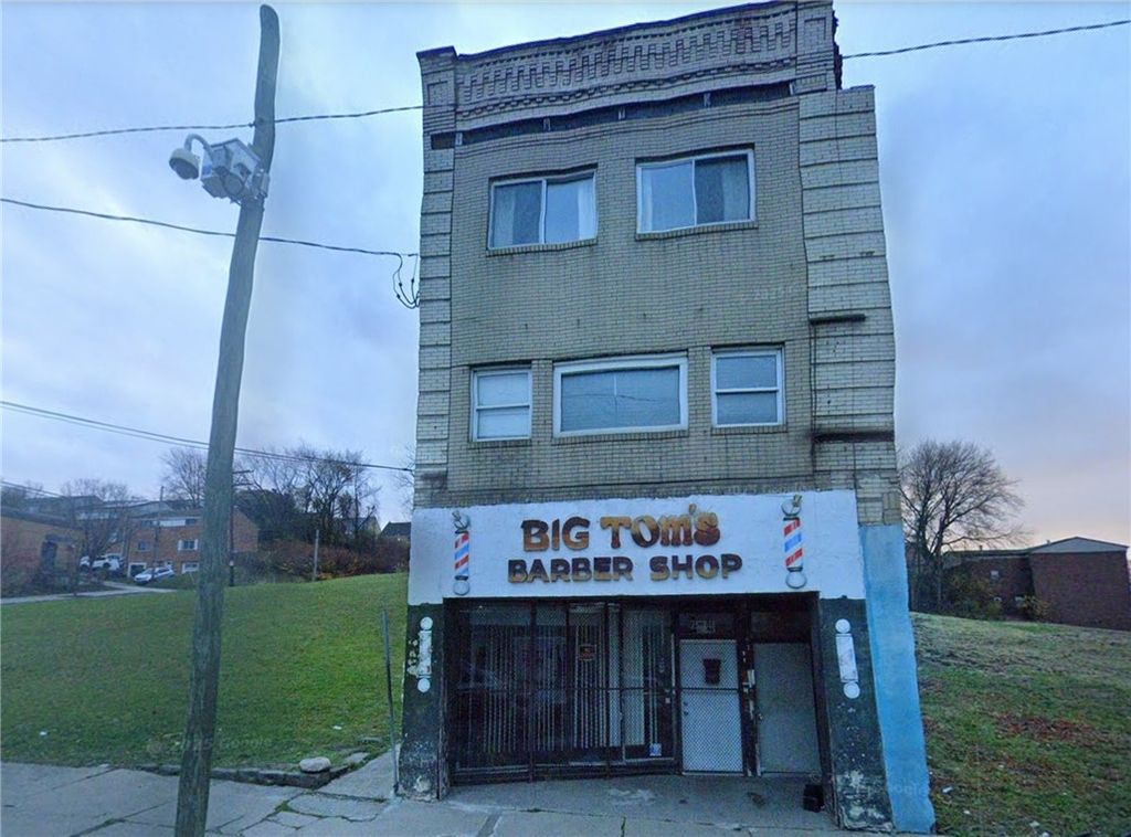 2042 Centre, Hill District, PA 15219