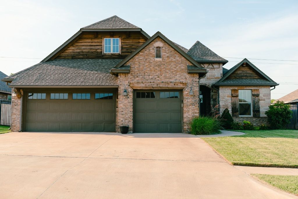 12113 SW 45th Terrace, Mustang, OK 73064