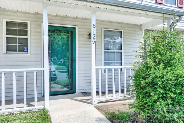 6129 Windsor Gate Lane, Charlotte, NC 28215