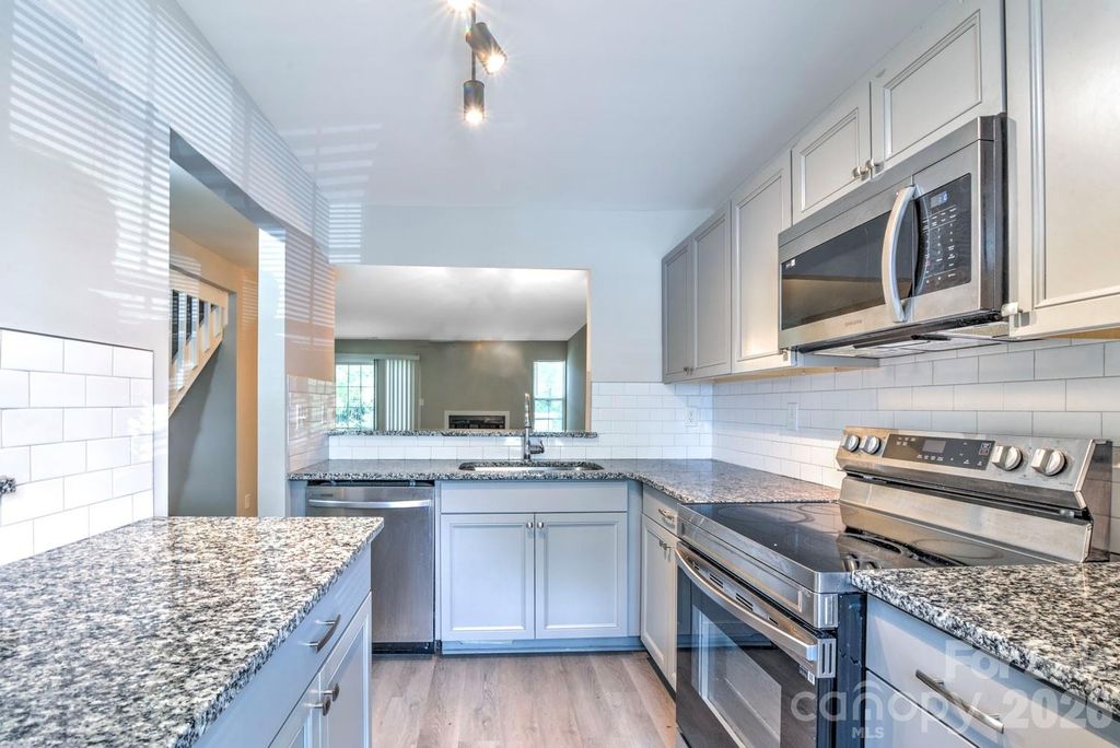 6129 Windsor Gate Lane, Charlotte, NC 28215