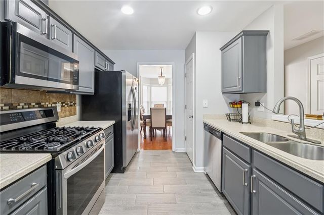 2000 Maple Ridge NW Court, Acworth, GA 30101