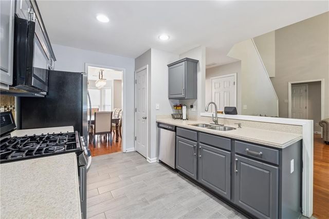 2000 Maple Ridge NW Court, Acworth, GA 30101