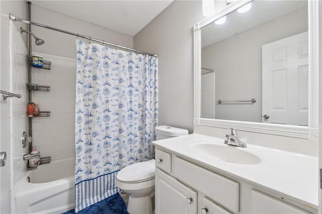 2000 Maple Ridge NW Court, Acworth, GA 30101