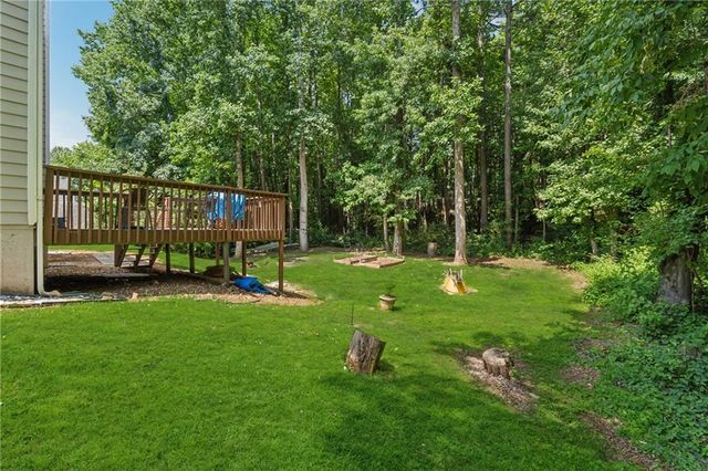 2000 Maple Ridge NW Court, Acworth, GA 30101