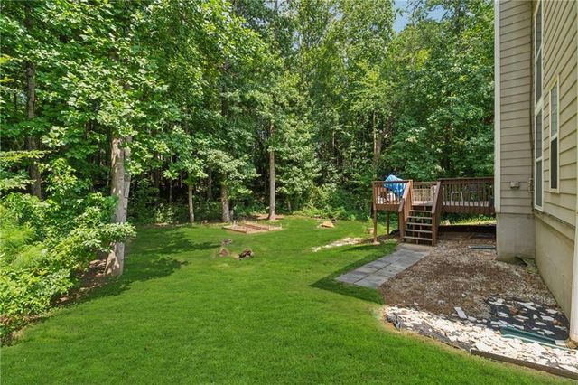 2000 Maple Ridge NW Court, Acworth, GA 30101