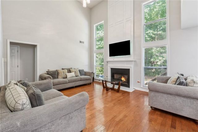 2000 Maple Ridge NW Court, Acworth, GA 30101
