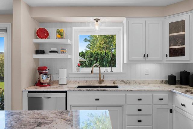 2850 MAYFLOWER ROAD, Green Bay, WI 54311