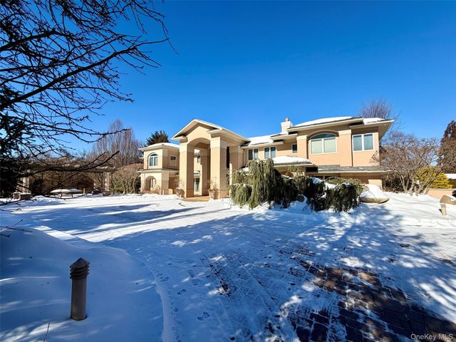 5 Glen Hill Court, Dix Hills, NY 11746